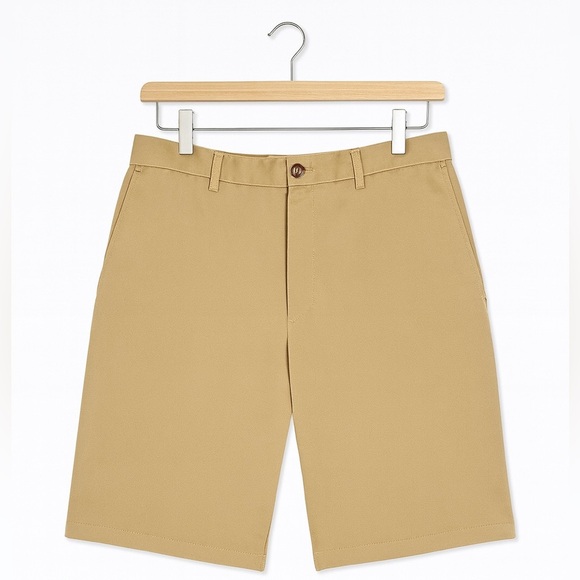 Dockers Men's Size 32 Flat-Front Lightweight Khaki Shorts. 10" Inseam. - Picture 1 of 2